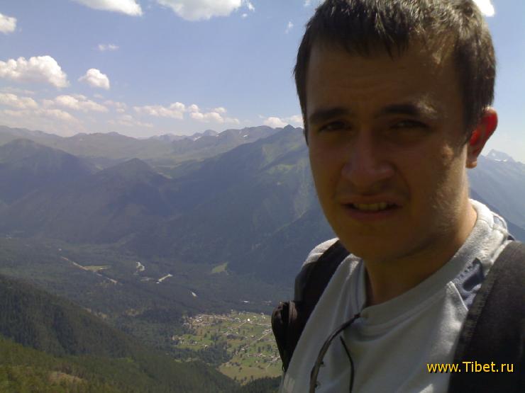 Я в экспедиции Эрнеста Рифгатовича. Тибет. Недалеко от входа в Шамбалу. Я и тибет