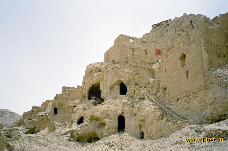 Внушительные развалины столицы средневекового царства Гуге (Guge Kingdom) Зап.Тибет. Цапаранг (Tsaparang)