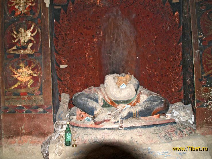 В небольшом храме на верхнем ярусе. Похоже, храм отчасти действующий. Зап.Тибет. Цапаранг (Tsaparang)